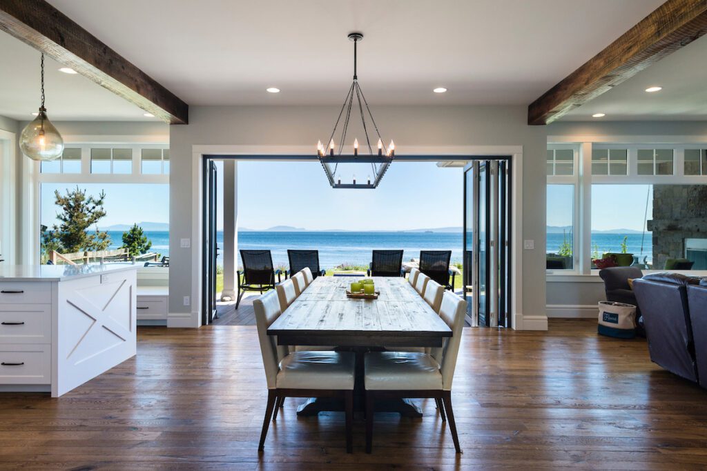 Dining room with a great beach view and open walls.